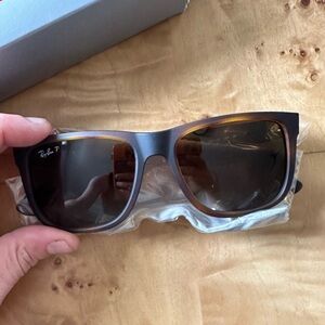 Polarized raybans